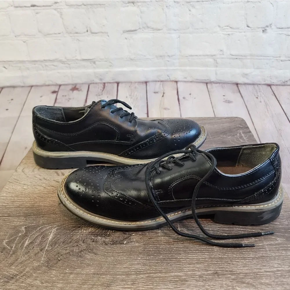Kenneth Cole Reaction great used